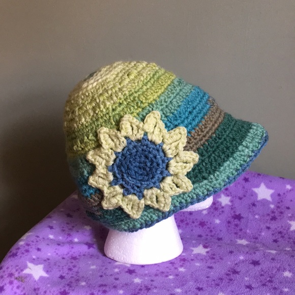 Hand Crafted Accessories - Crochet flower large hat acrylic new